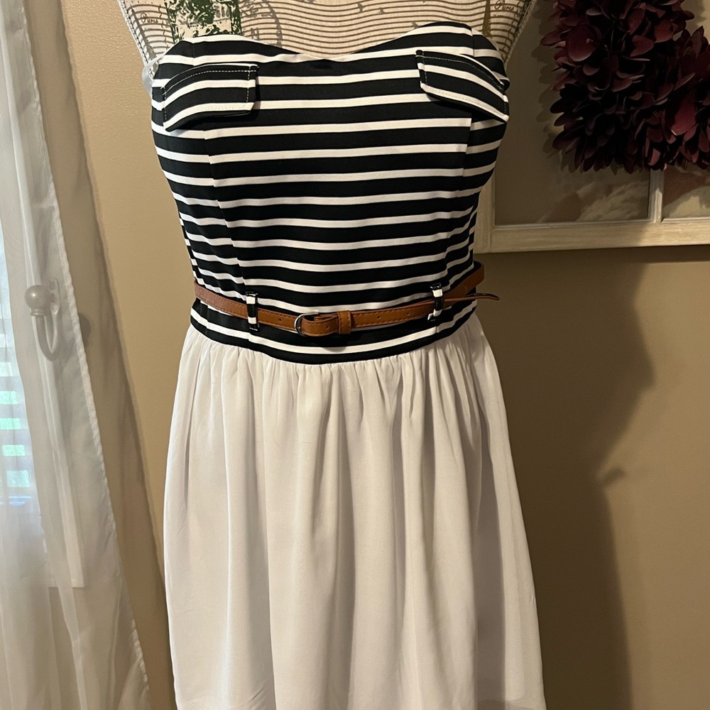 ADORABLE strapless dress for summer!!